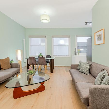 Stunning Central 2Br Flat Btw Soho & Covent Garden ลอนดอน ภายนอก รูปภาพ