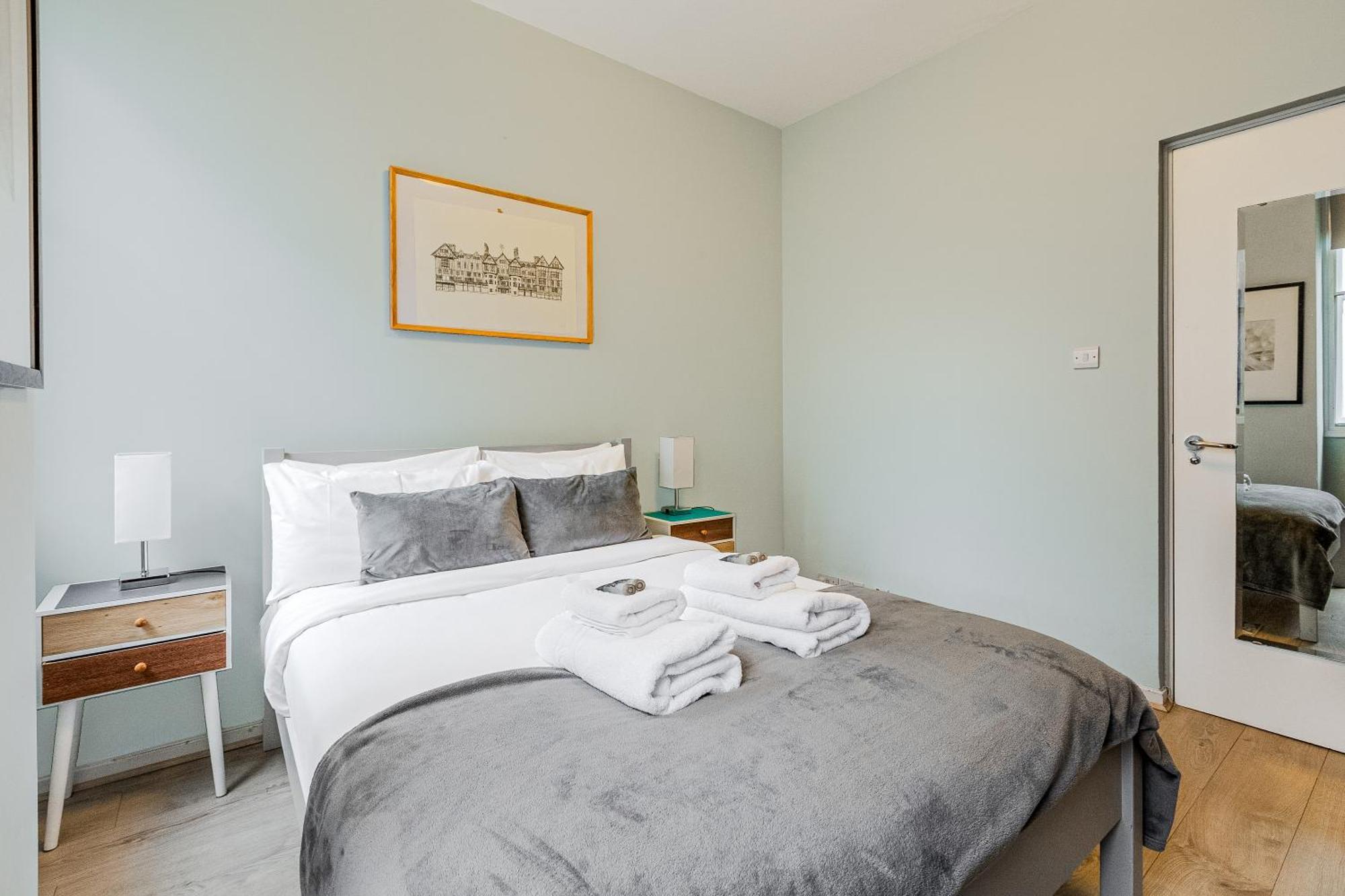 Stunning Central 2Br Flat Btw Soho & Covent Garden ลอนดอน ภายนอก รูปภาพ